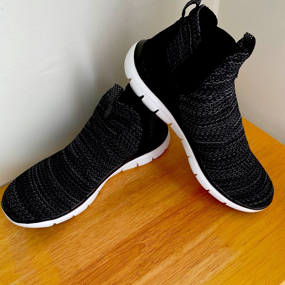Skechers Women’s Size 11 EUC
